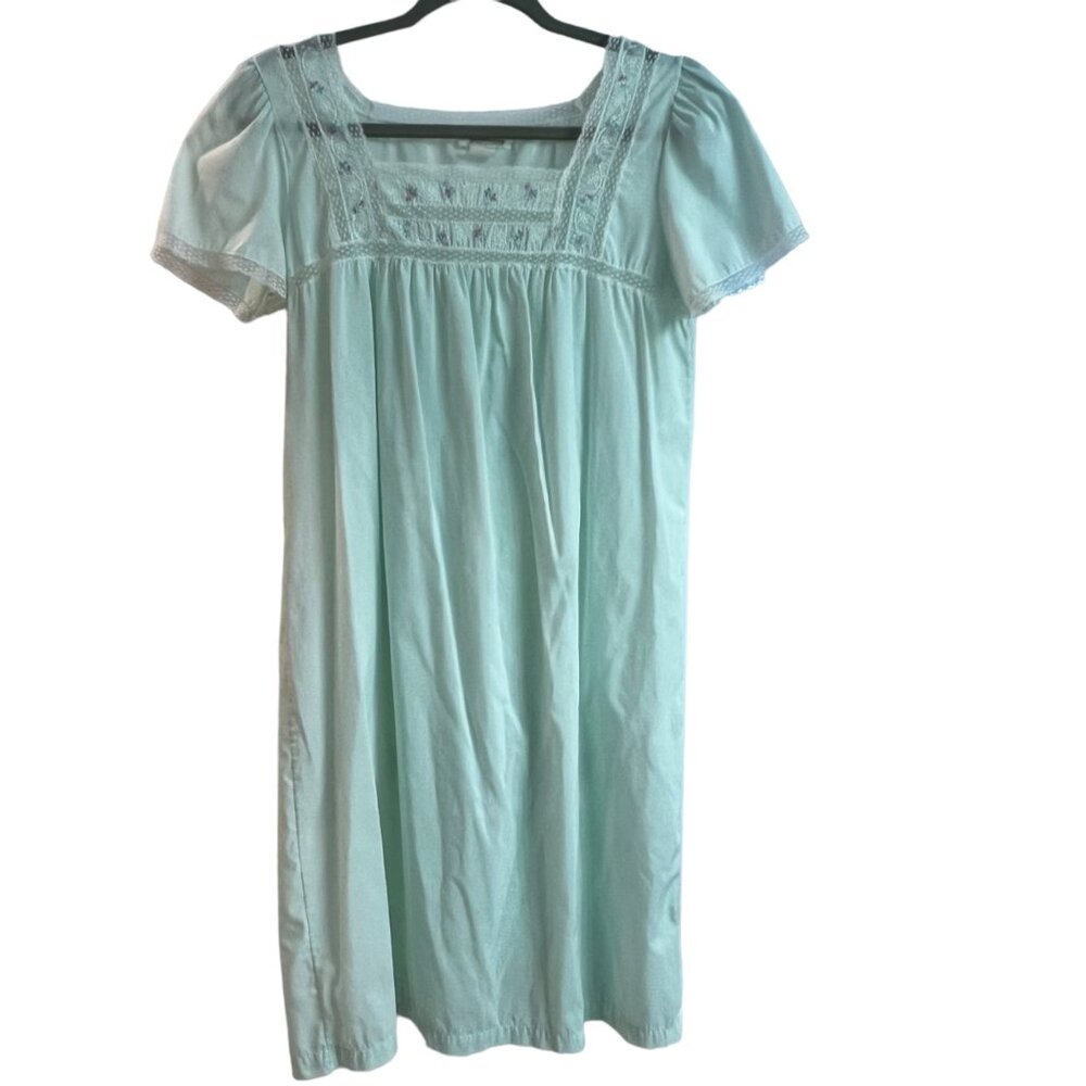 Barbizon Small Light Blue Vintage Nightgown Lace & Smocked Chest
